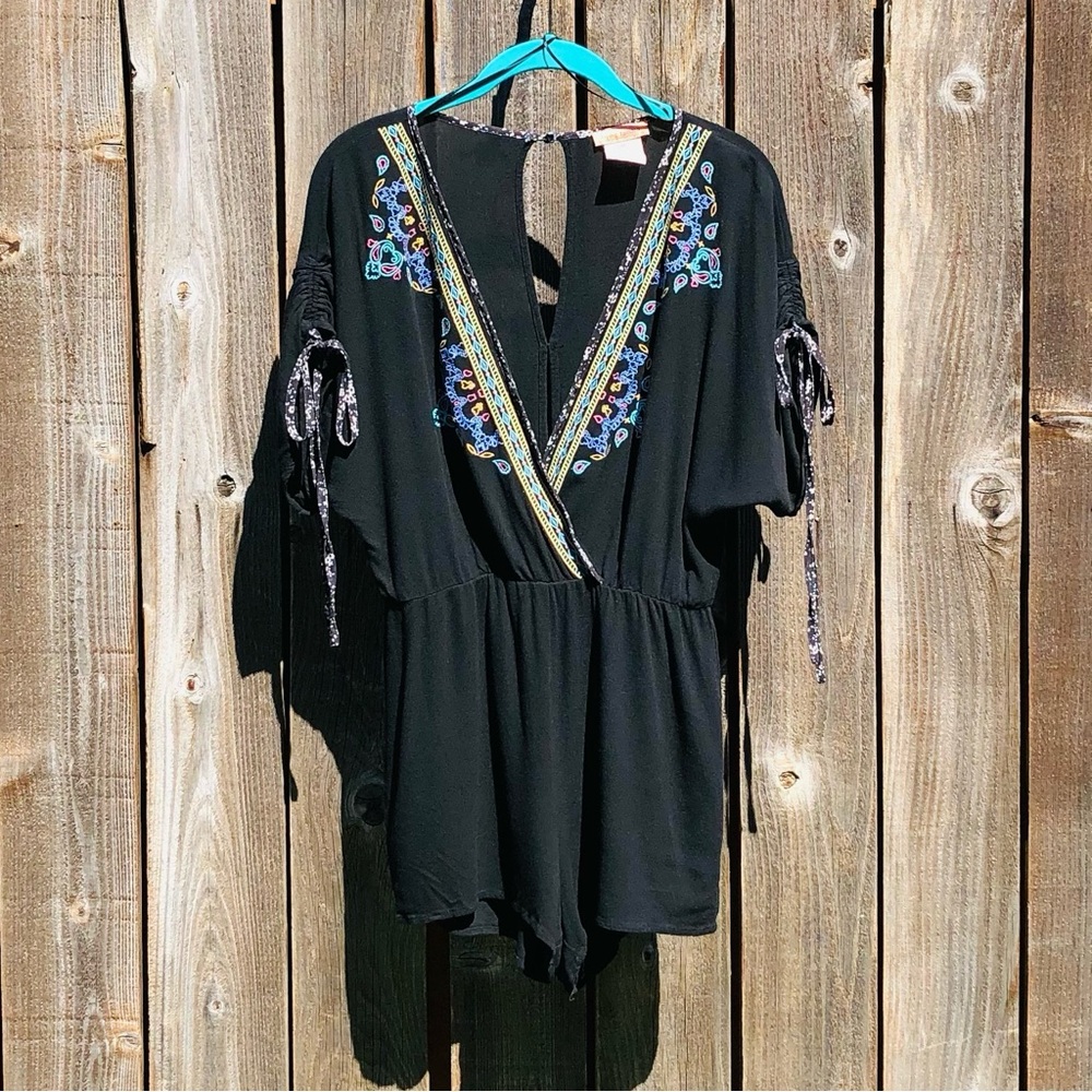 Flying Tomato black romper size small